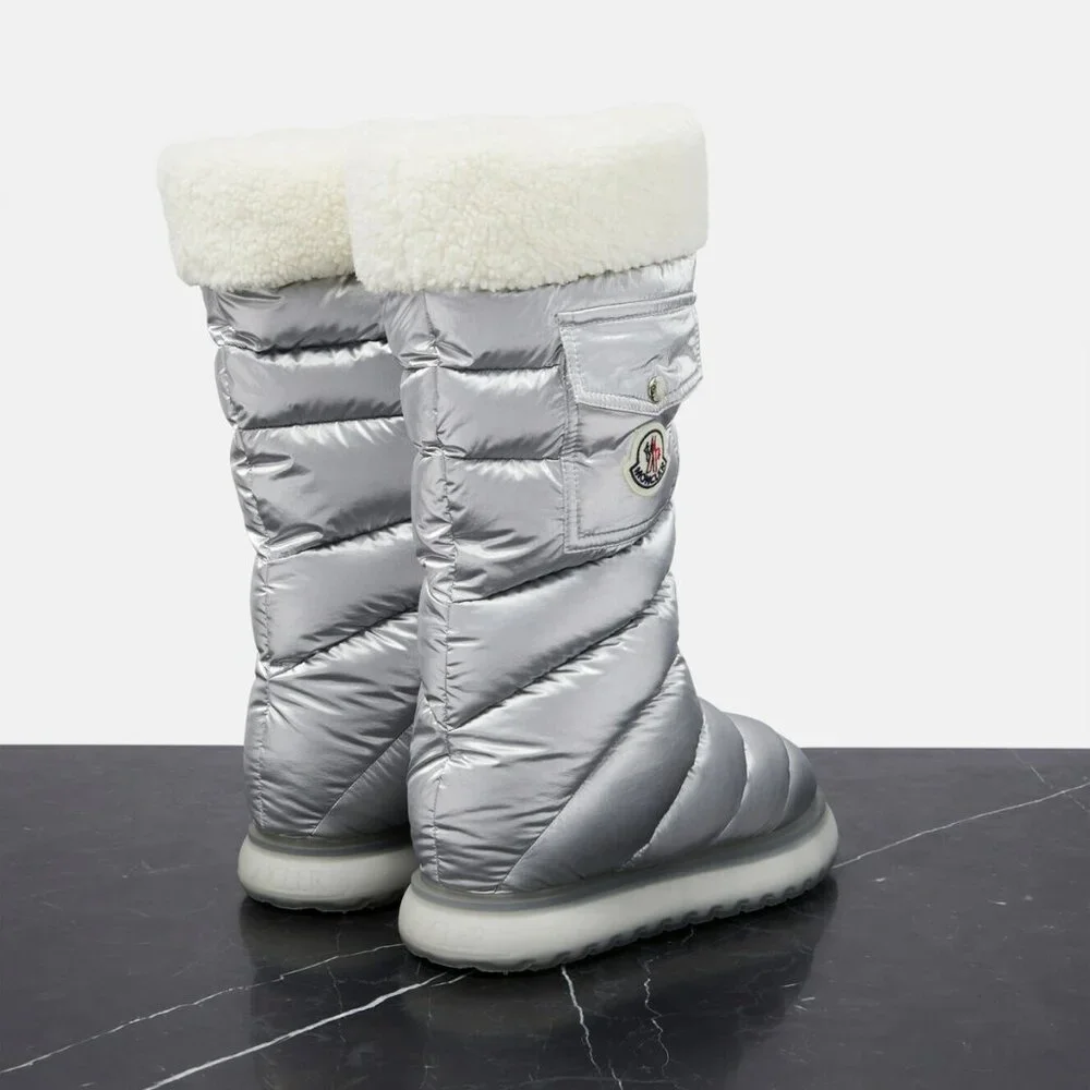 Moncler Gaia down snow boots logo-adorned ,snap-buttoned flap pockets Size 37 - Picture 4 of 16